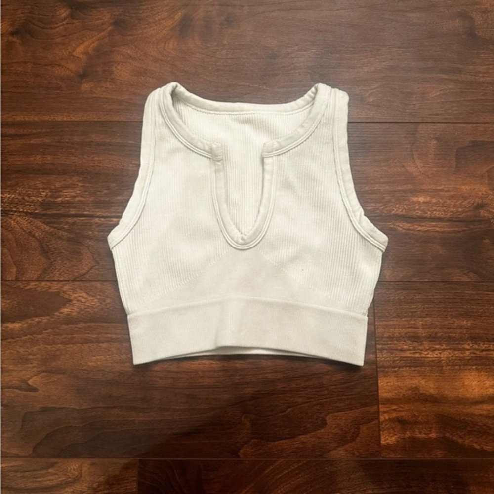 Ribbed V-Neck Crop Sports Bra - White